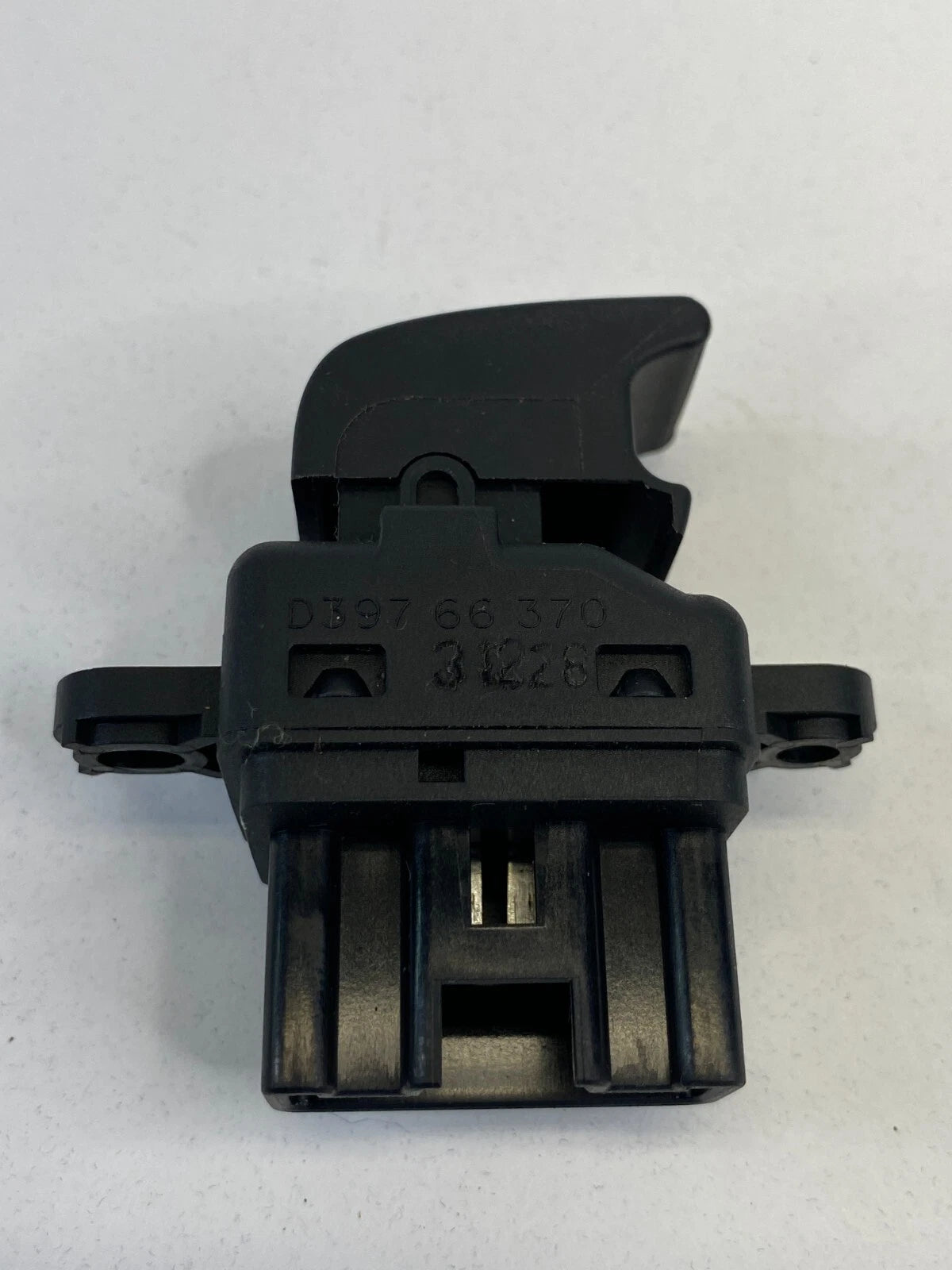04-09 MAZDA 3 MAZDA3 REAR LEFT SIDE DOOR WINDOW CONTROL SWITCH BUTTON B32H66370