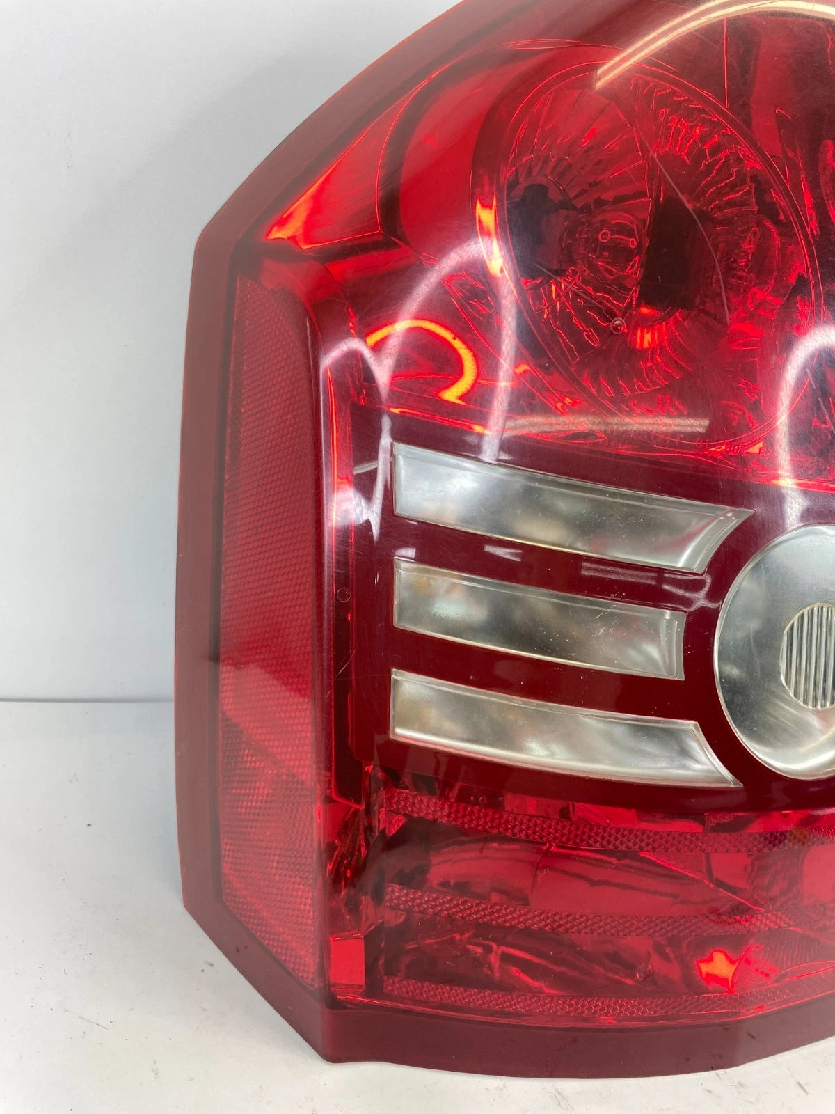 2008-2010 CHRYSLER 300 REAR LEFT DRIVER TAILLIGHT TAIL LAMP ASSY CS286-B000L OEM