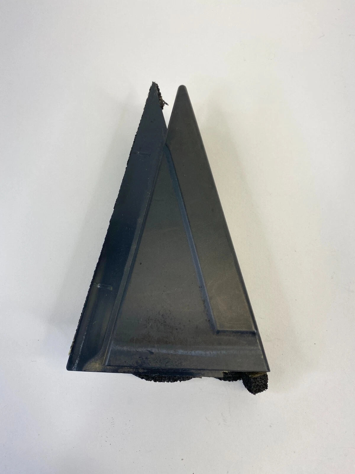 2008-2013 NISSAN ROGUE REAR RIGHT DOOR INNER CORNER WINDOW GLASS COVER CHANNEL