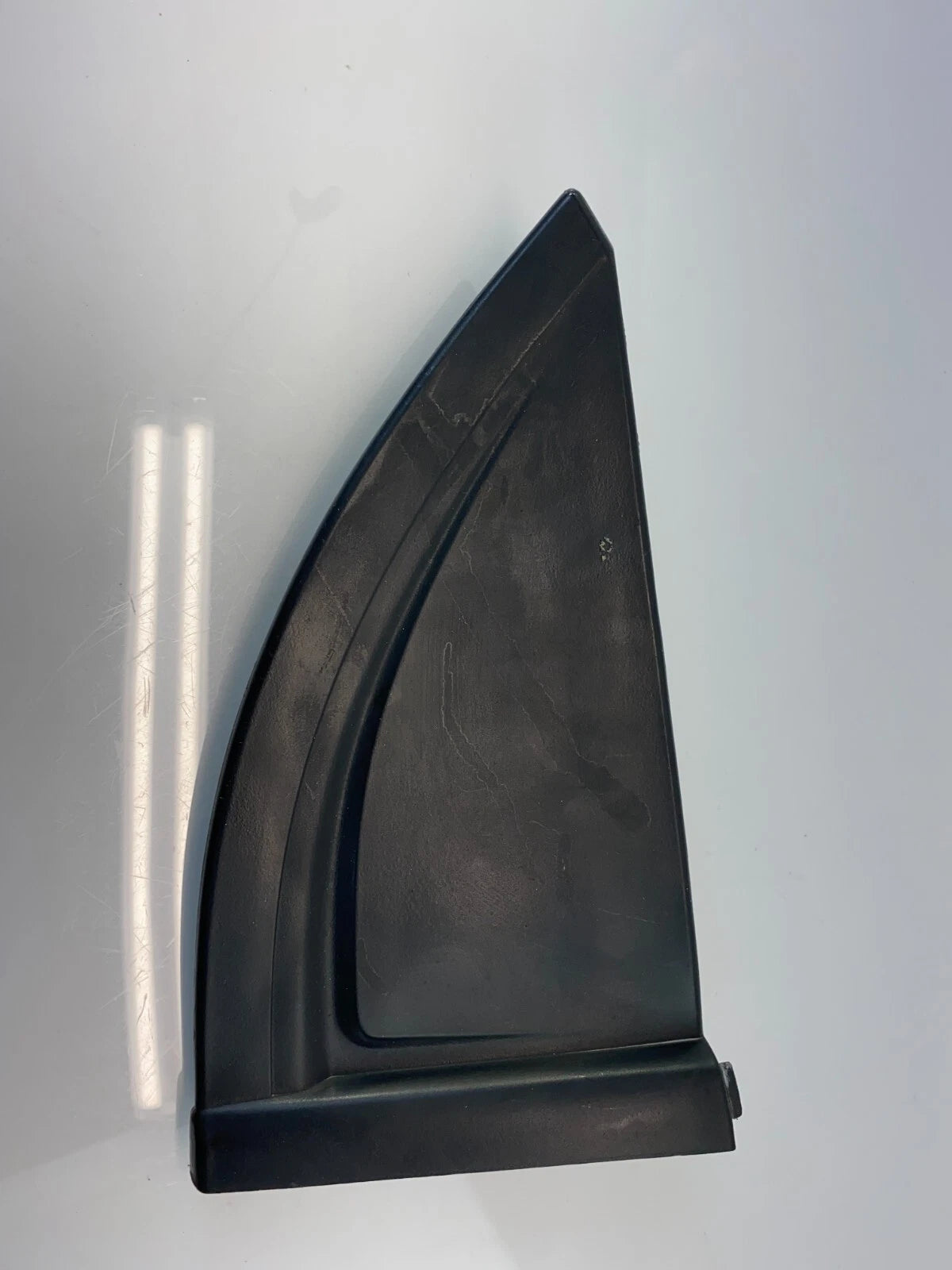 2000-2004 KIA SPECTRA 4-DR REAR RIGHT OUTER EXTERIOR CORNER COVER TRIM MOLDING