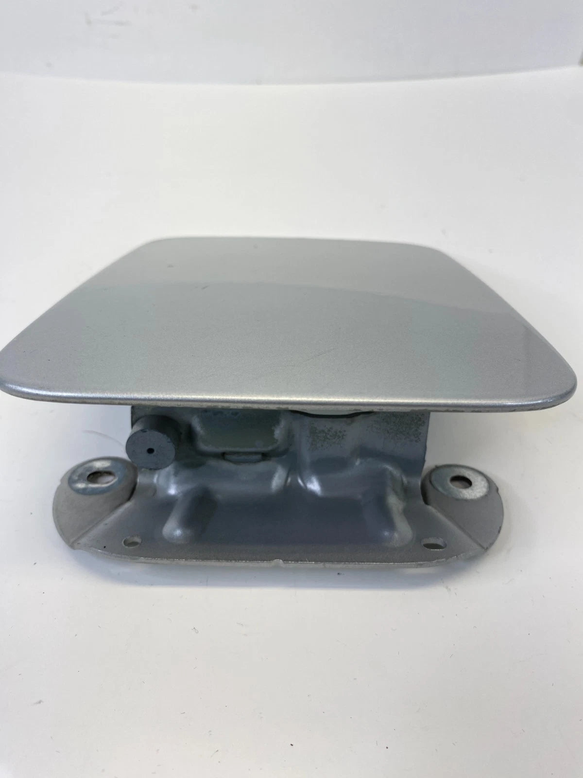 2003-2007 CADILLAC CTS FUEL TANK FILLER DOOR LID COVER SILVER METALLIC OEM