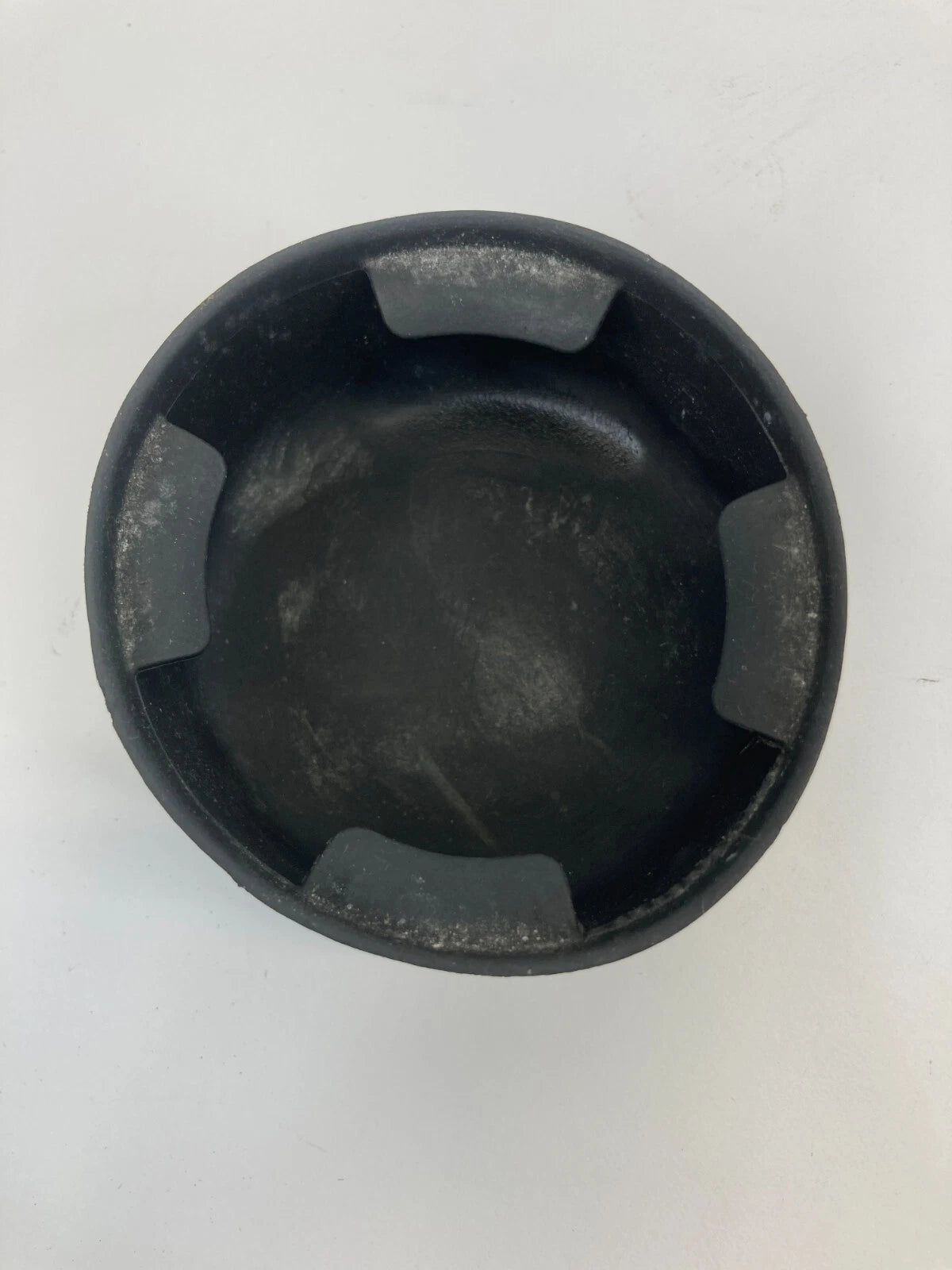 02-09 CHEVROLET TRAILBLAZER FRONT CENTER CONSOLE RUBBER CUP HOLDER INSERT MAT