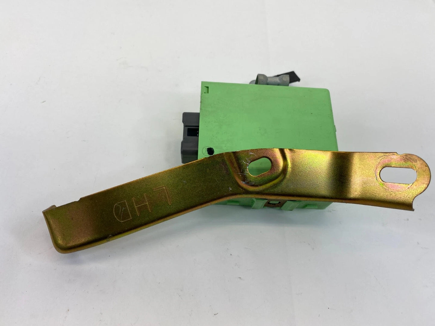 1998-2005 LEXUS GS300 RELAY RUNNING LIGHT CONTROL MODULE UNIT 82642-33020 OEM