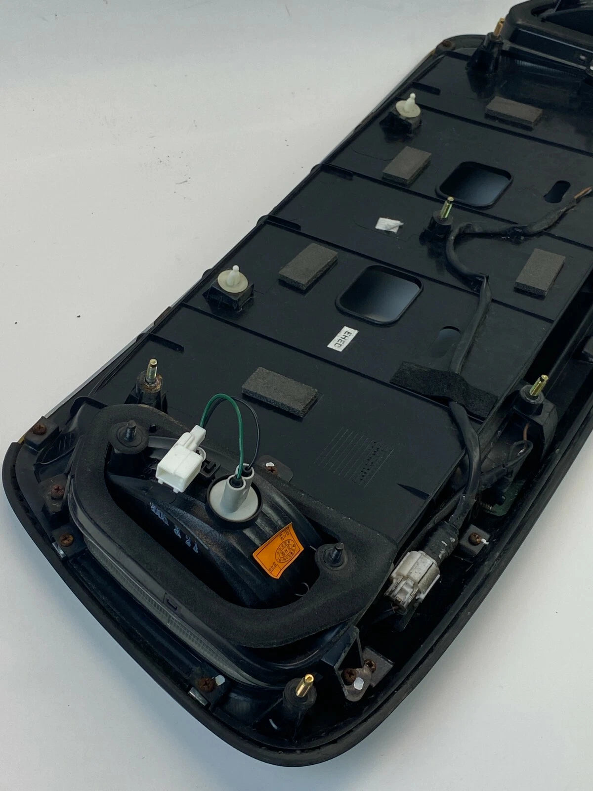 2004-2006 KIA AMANTI REAR TRUNK LID LICENSE PLATE BEZEL W/ BACKUP LAMPS 873713F0