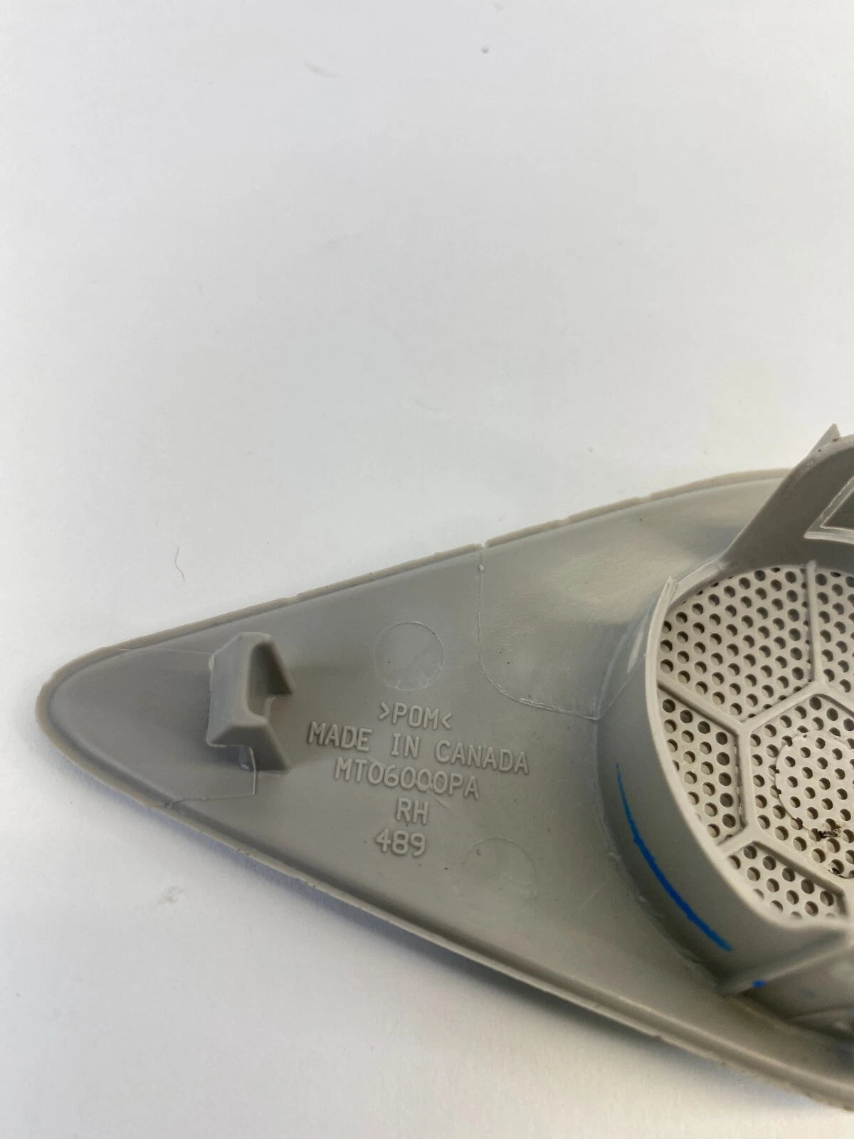 10-17 CHEVY EQUINOX RIGHT WINDSHIELD GARNISH MOLDING SPEAKER GRILLE MT060000PA