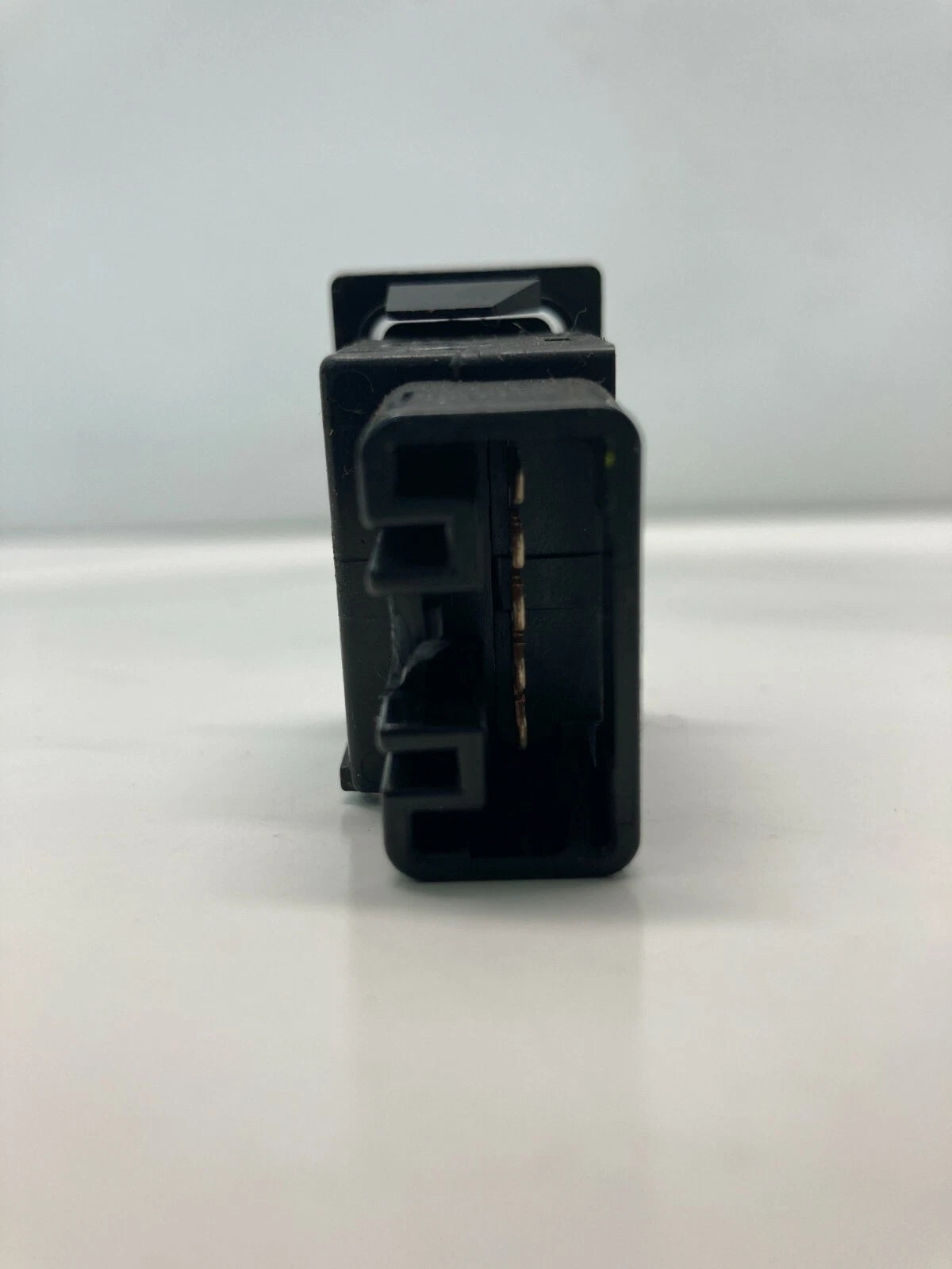 2003-2008 TOYOTA MATRIX PONTIAC VIBE REAR TRUNK OPEN GLASS RELEASE SWITCH OEM