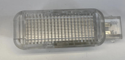 05-18 AUDI A6 QUATTRO REAR LEFT DOOR PANEL COURTESY LAMP LIGHT 8D0-947-41 OEM