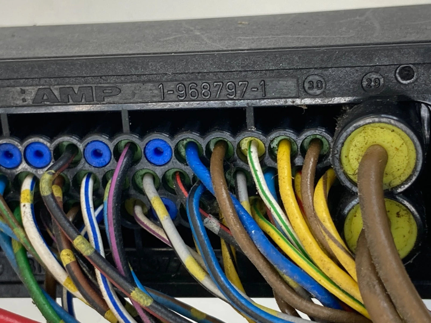 99 00 BMW 323I 2.5L RWD ABS PUMP ANTI LOCK BRAKE CABLE CONNECTOR PLUG 19687971