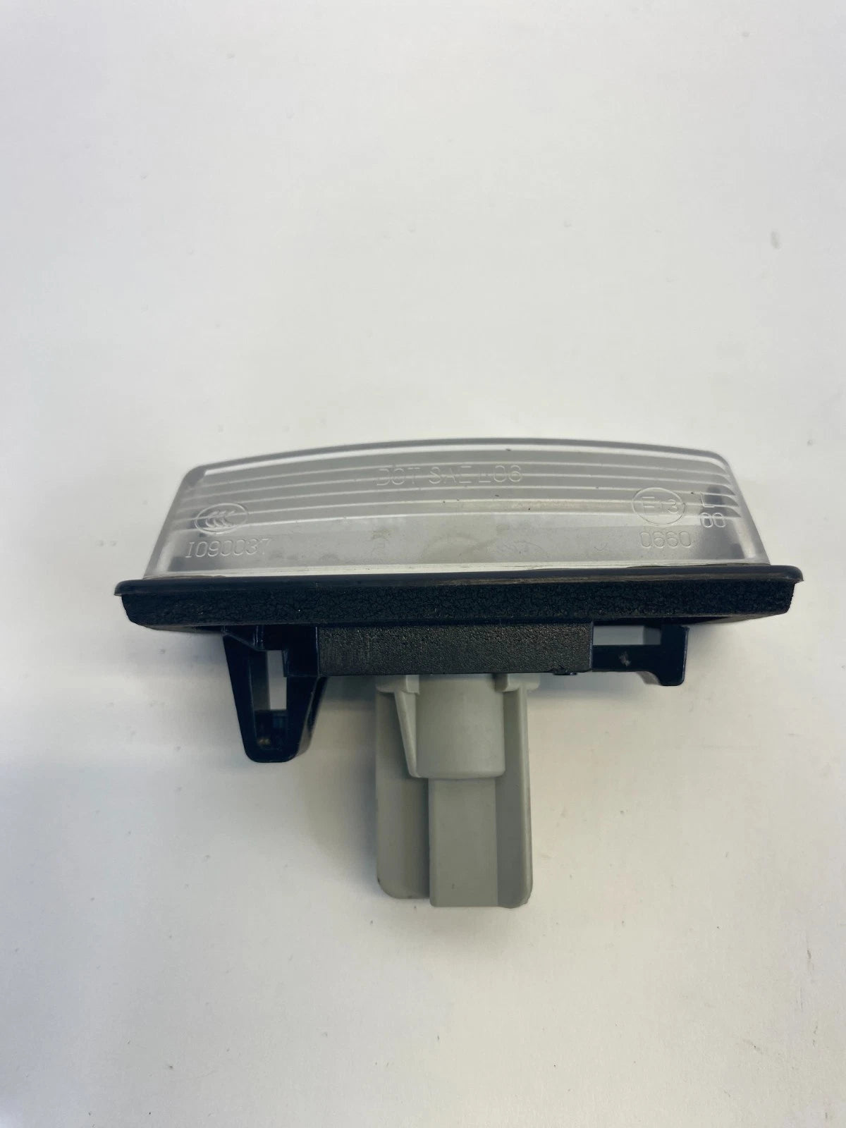 08-13 2008-2013 Nissan Rogue Rear Trunk License Plate Light Lamp Assembly OEM