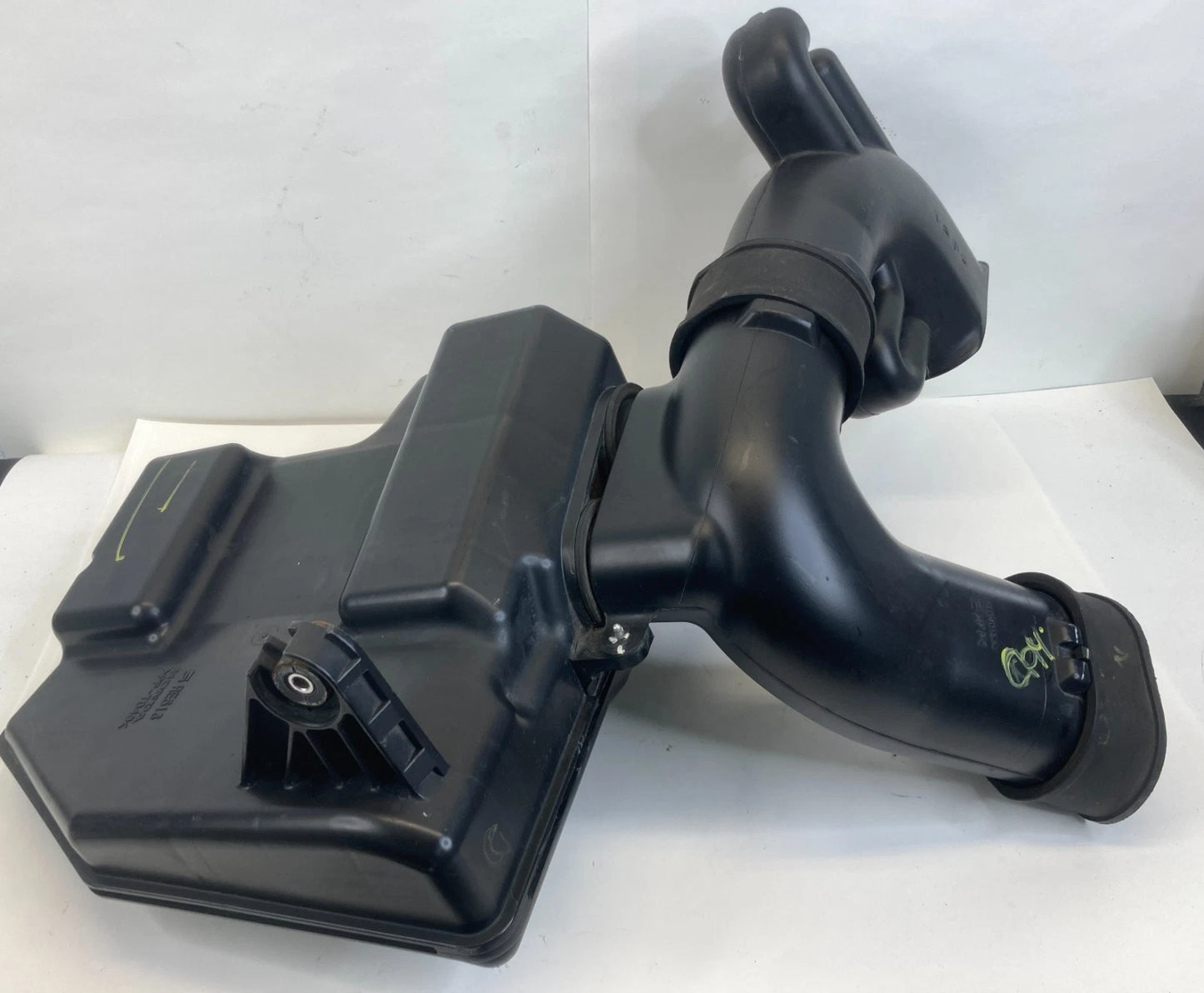 2005-2010 HONDA ODYSSEY AIR CLEANER FILTER BOX HOUSING RESONATOR OEM