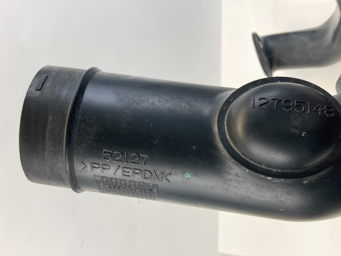 2003 2004 2005 2006 Saab 9-3 Air Intake Hose Duct Outlet Tube Pipe 12785069 OEM