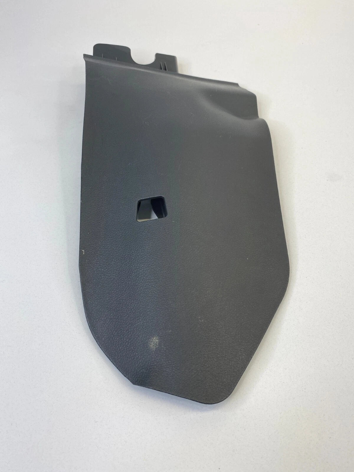 2010-2013 KIA FORTE FRONT RIGHT LOWER C PAD COVER CONTROL 84795-1M000 OEM