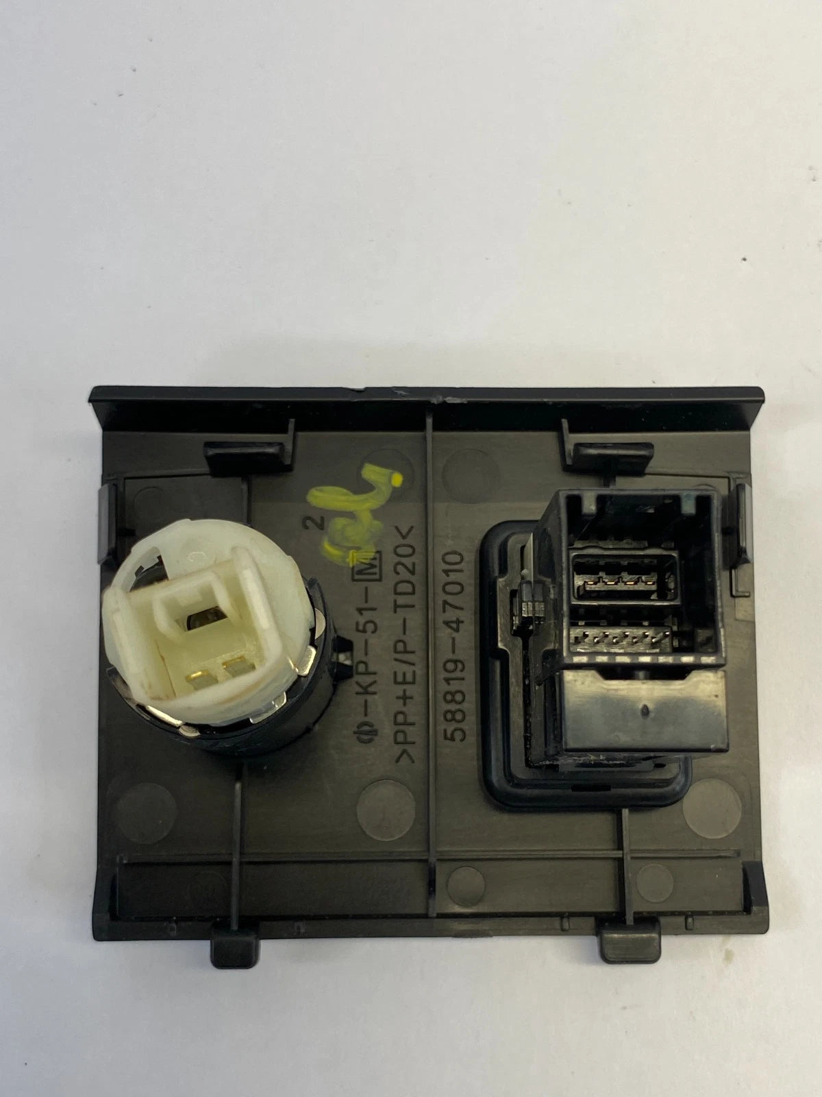 2012-2015 TOYOTA PRIUS CENTER CONSOLE PANEL POWER OUTLET JACK AUX 58819-47010