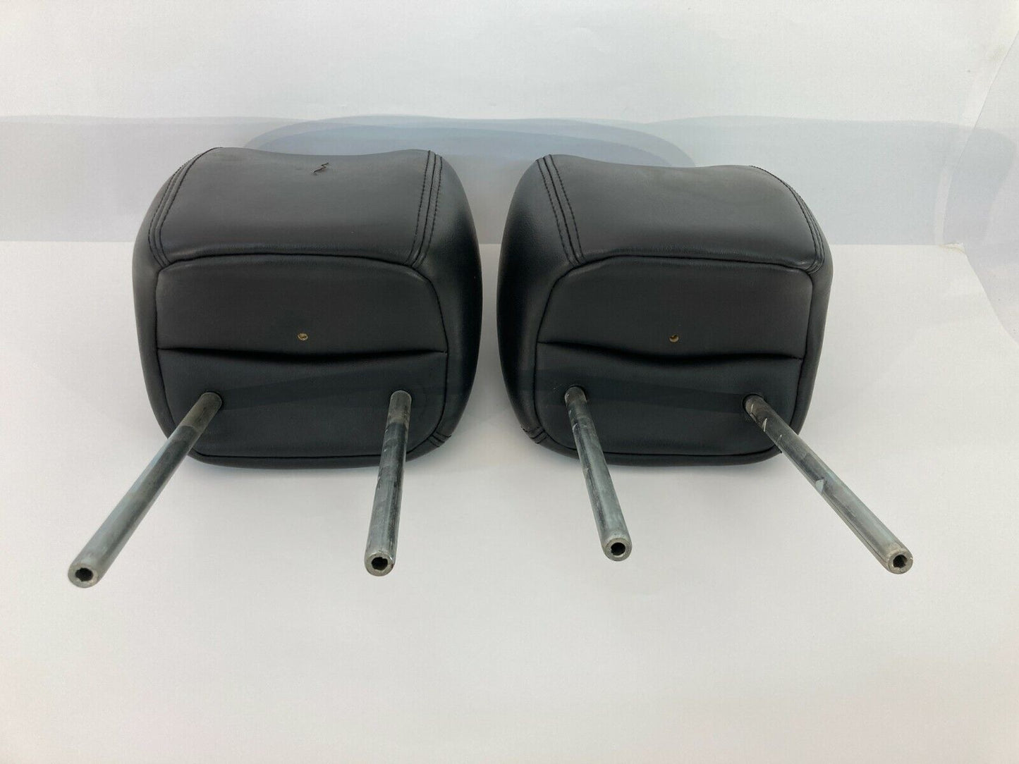 2009-2012 Chevrolet Traverse Front Seat Headrest Left & Right Head Rest Pair Set