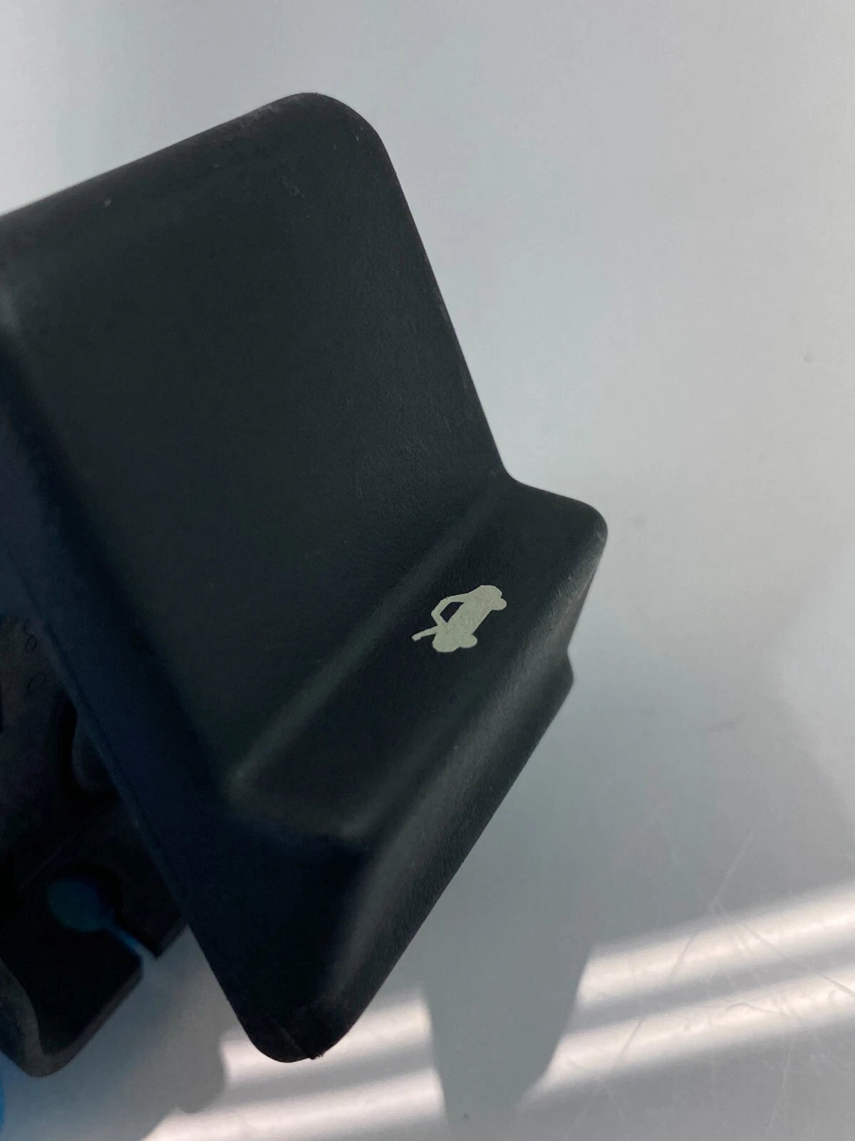 2008-2011 FORD FOCUS HOOD HANDLE RELEASE LEVER SWITCH PANEL TRIM OEM