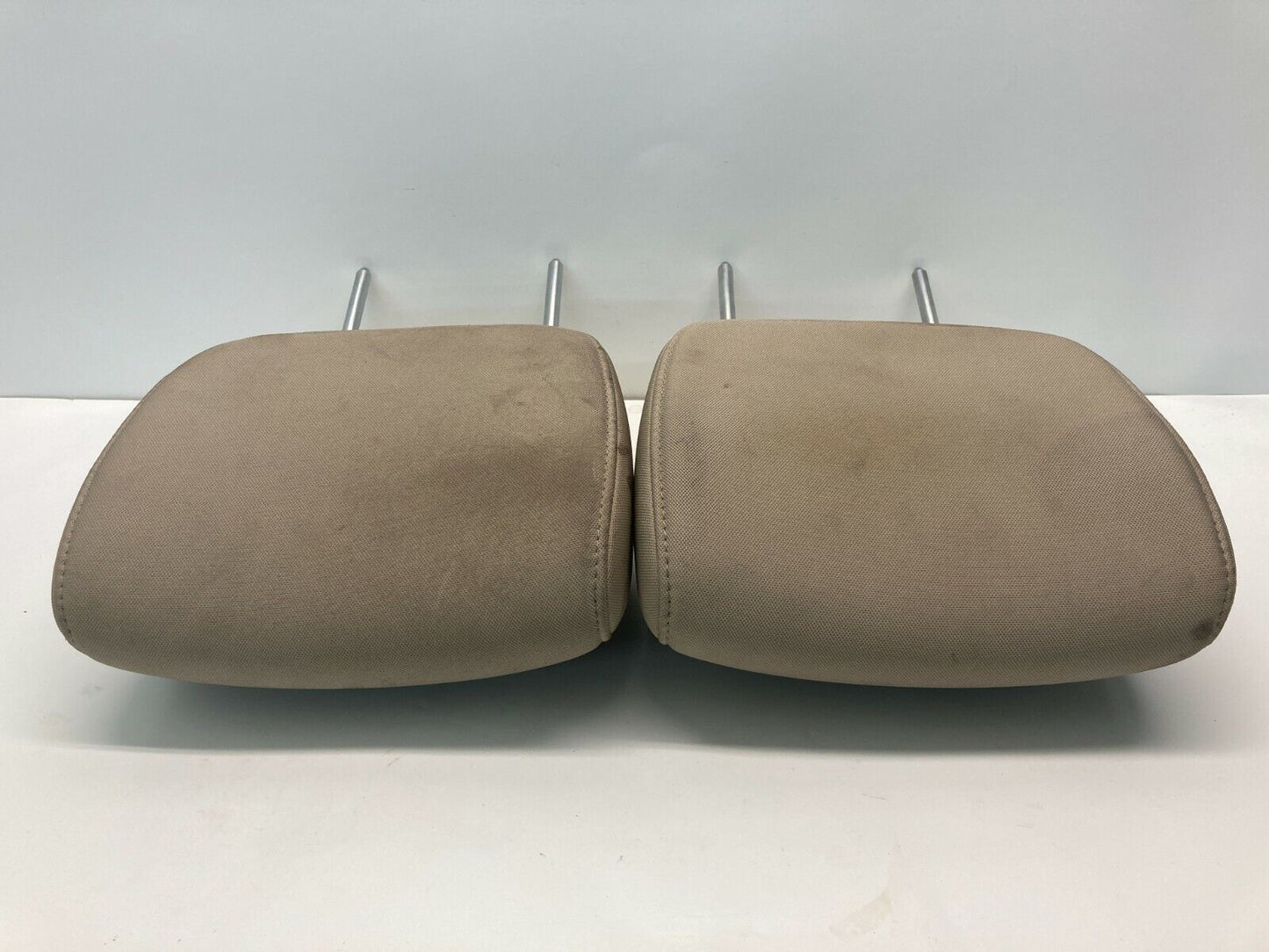 06-11 Hyundai Accent Sedan Front Seat Headrest Head Rest Pair Left & Right OEM