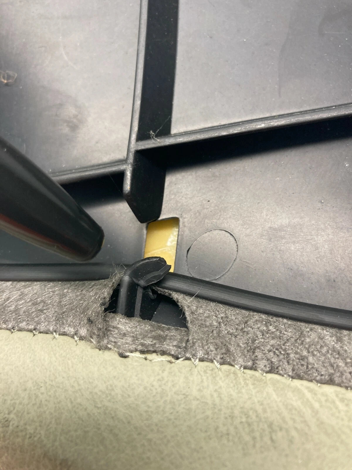 2000-2006 BMW X5 REAR RIGHT PASSENGER SIDE SEAT EXTENSION CUSHION TRIM 270304