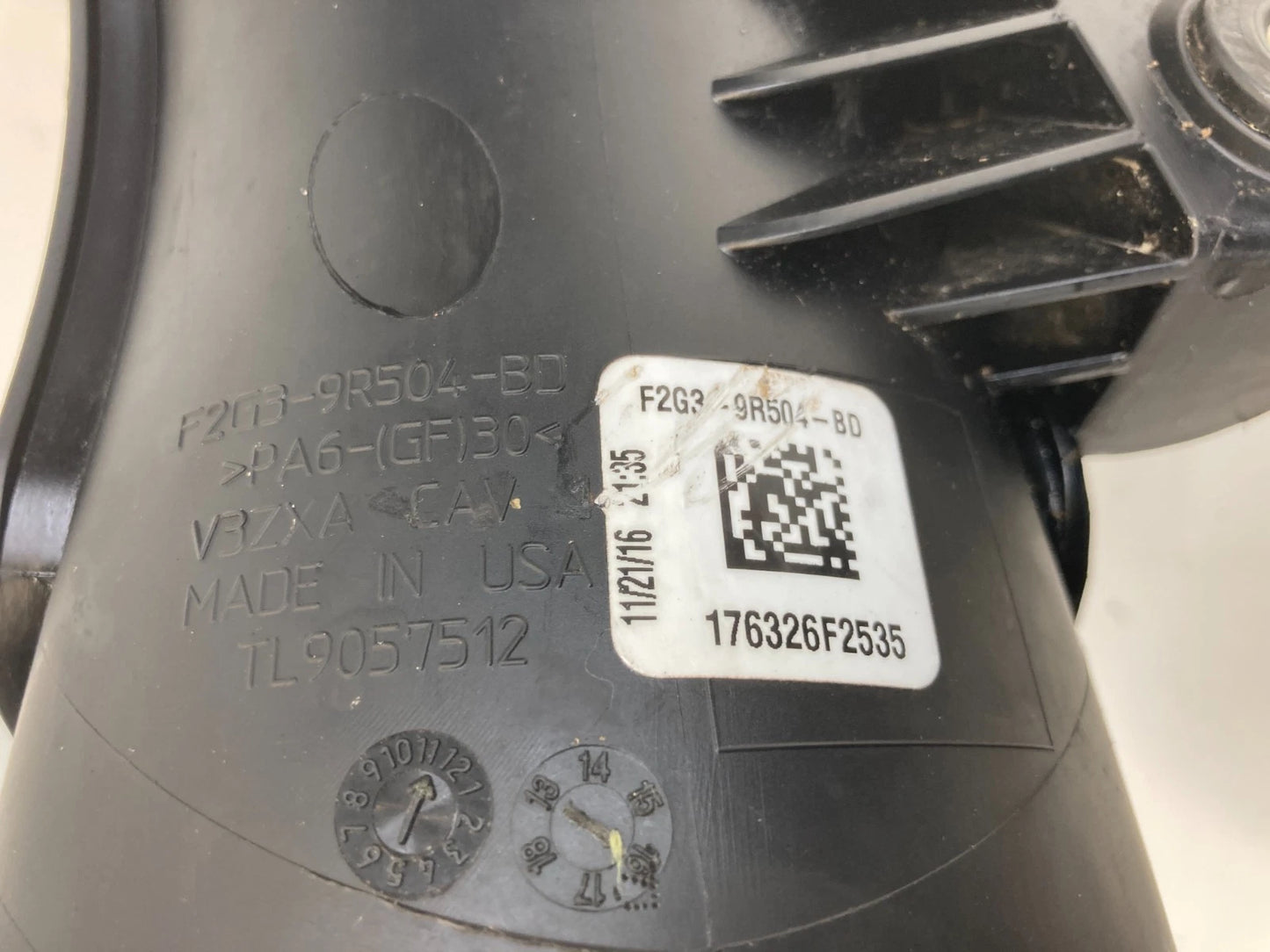 2015-2018 FORD EDGE 2.0L L4 ENGINE AIR INTAKE HOSE INLET DUCT F2G3-9R504-BD OEM