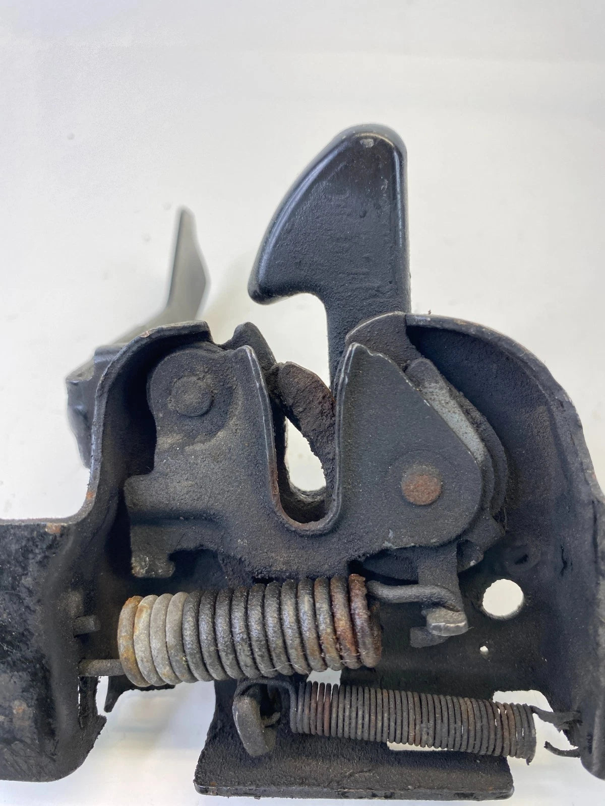 05 06 07 08 09 10 CHRYSLER 300 FRONT HOOD LOCK LATCH RELEASE ASSEMBLY OEM