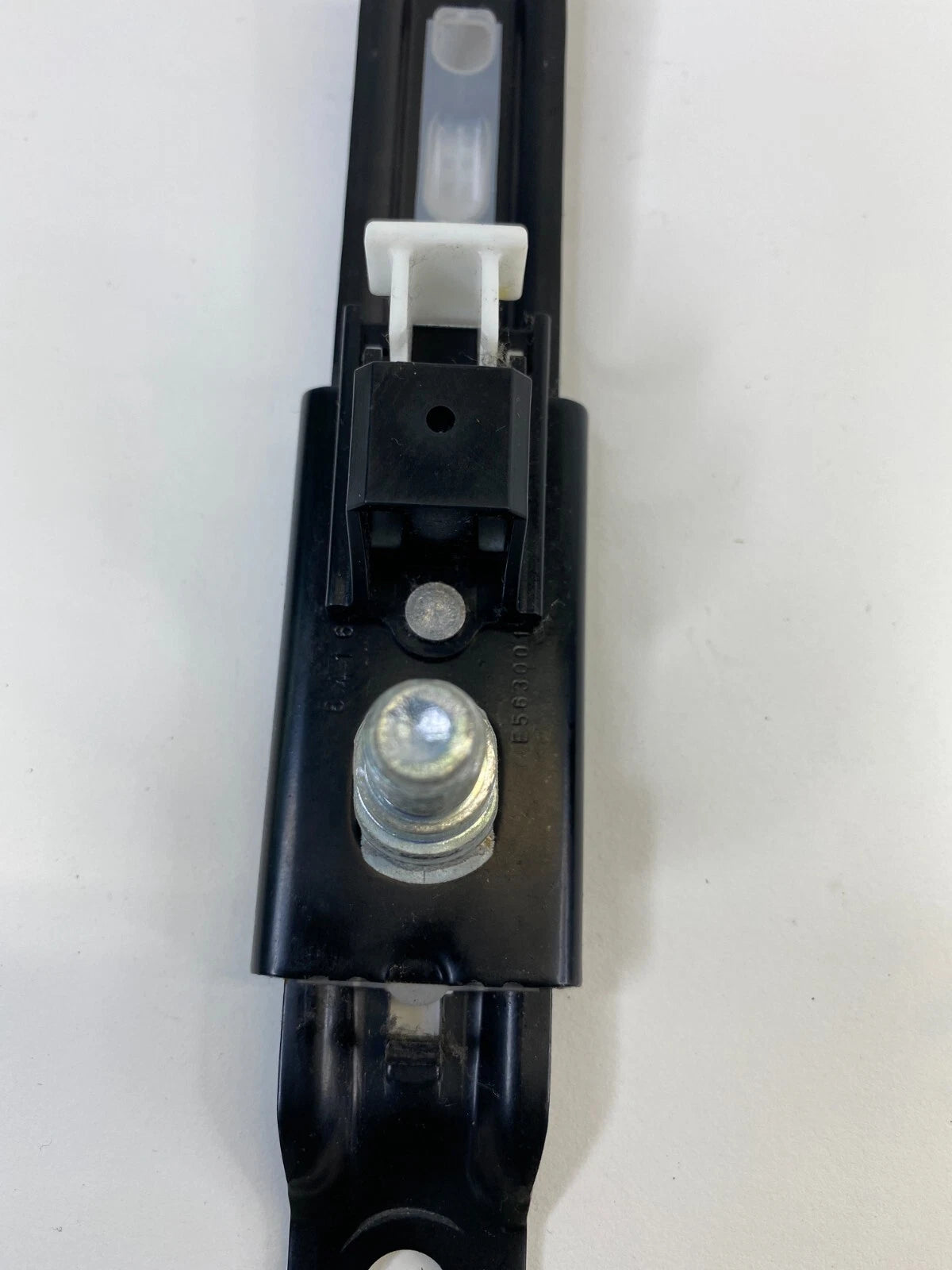 2006-2011 TOYOTA RAV4 FRONT LEFT SIDE SEAT BELT HEIGHT ADJUSTER E563003 OEM