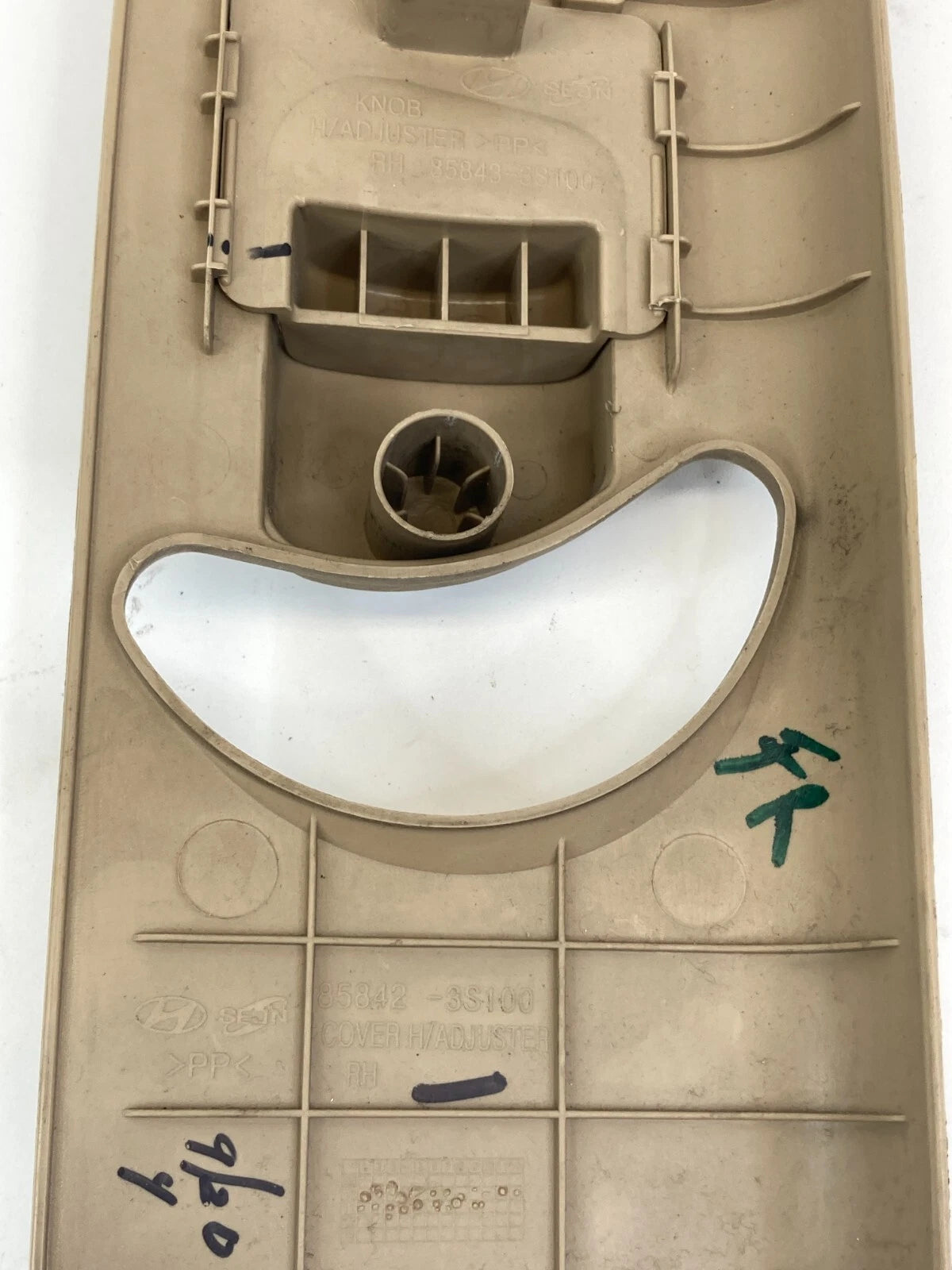 2011-2014 HYUNDAI SONATA FRONT RIGHT SEAT BELT HEIGHT ADJUSTER COVER 85842-3S100