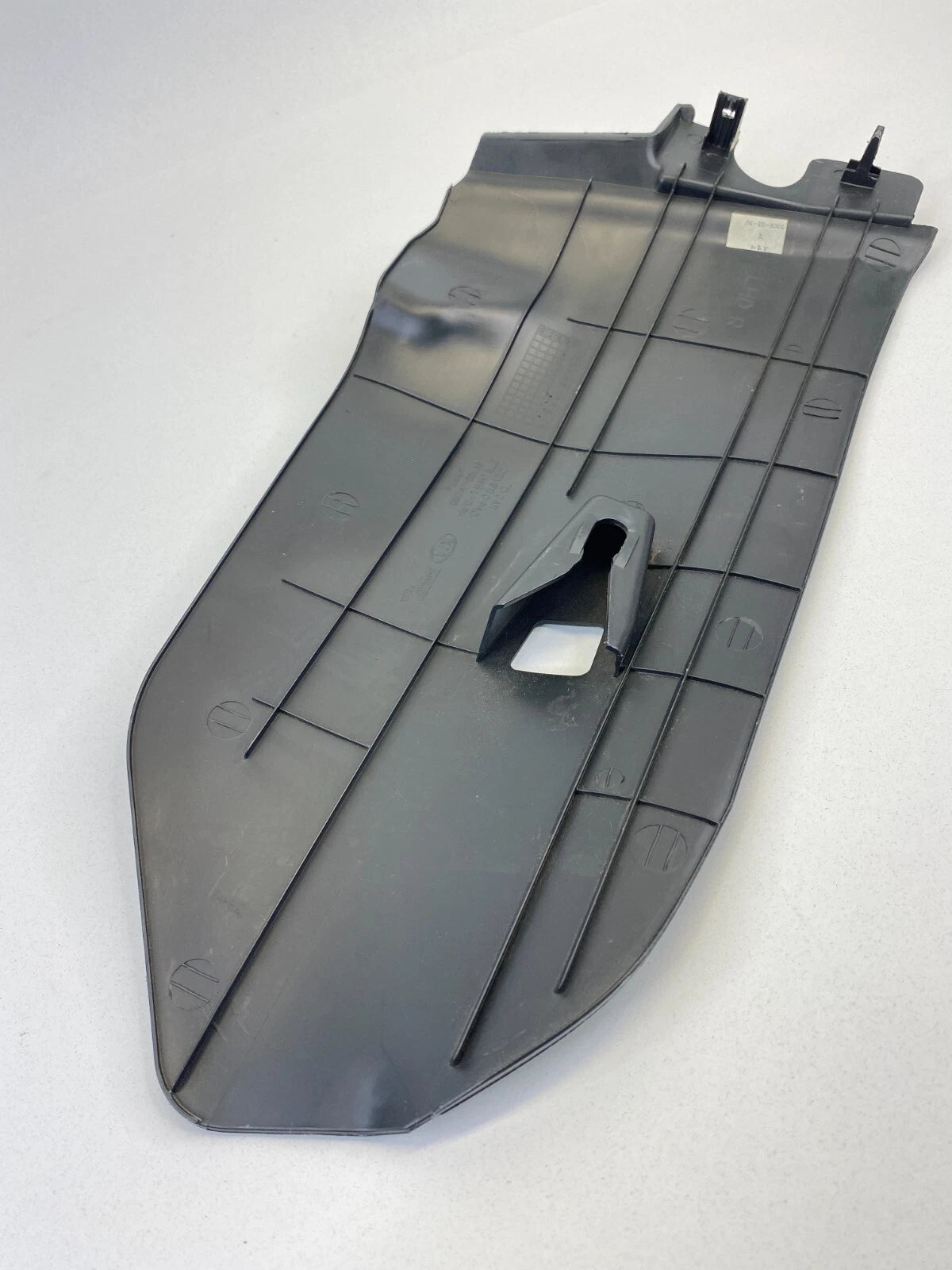 2010-2013 KIA FORTE FRONT RIGHT LOWER C PAD COVER CONTROL 84795-1M000 OEM