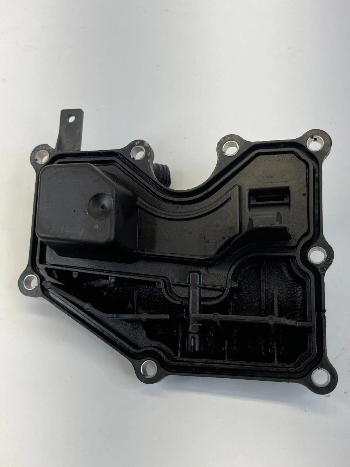 2017 2018 2019 FORD FUSION CRANK CASE VENTILATION HOUSING 8S4G-6A666-A OEM