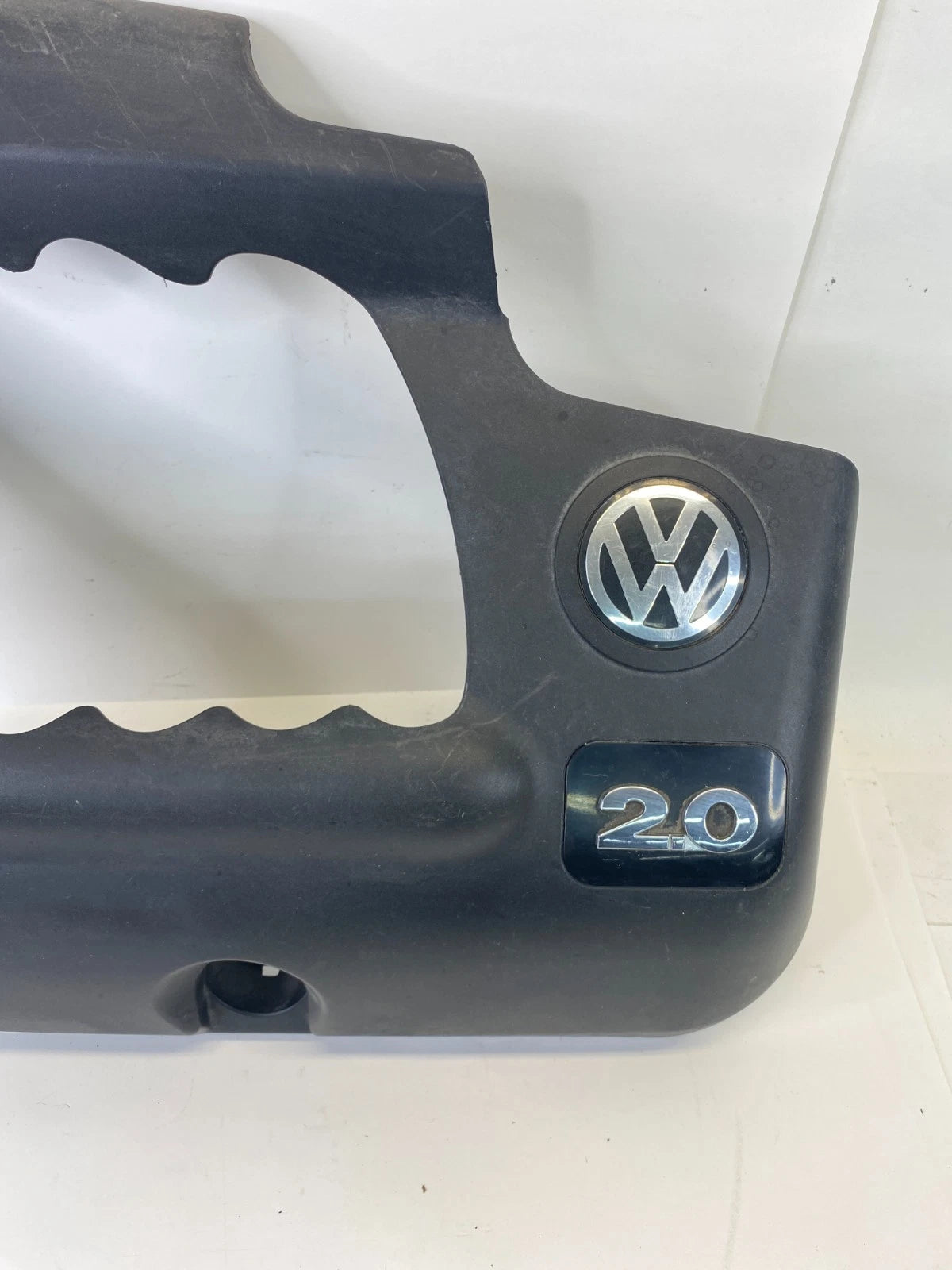 1998-2005 VOLKSWAGEN NEW BEETLE JETTA 2.0L ENGINE COVER OEM 06A103925