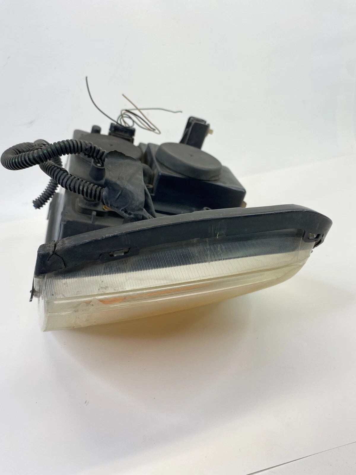 2002-2009 GMC ENVOY PASSENGER RIGHT SIDE HEADLIGHT LAMP ASSEMBLY 15866070 OEM