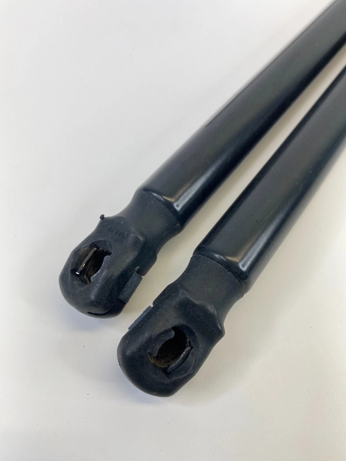 12-15 CHEVROLET CAPTIVA SPORT TRUNK LIFTGATE LIFT SUPPORT SHOCK STRUT PAIR SET