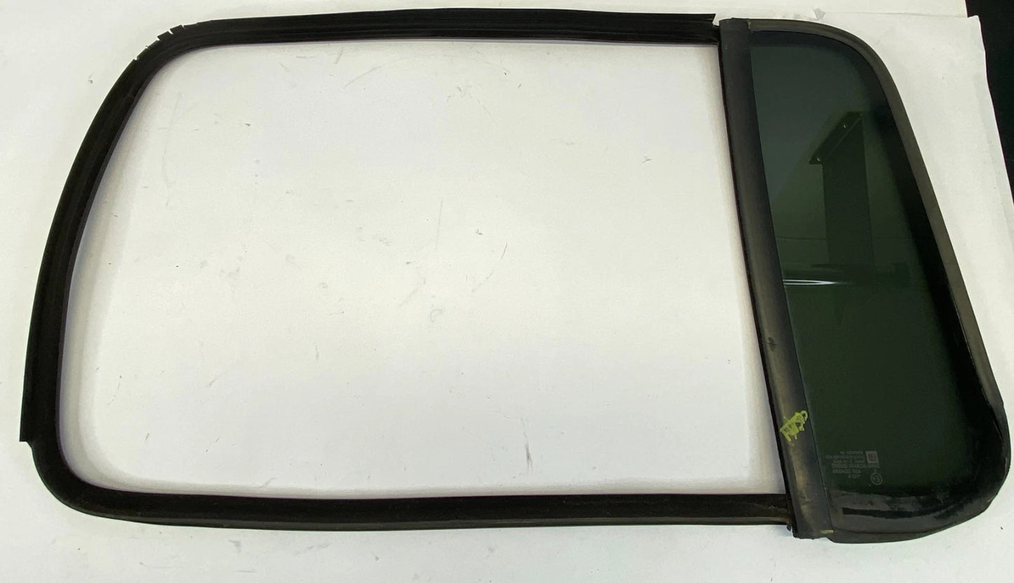 2006-2011 CHEVROLET HHR REAR RIGHT OUTER VENT GLASS W/ WEATHERSTRIP SEAL OEM