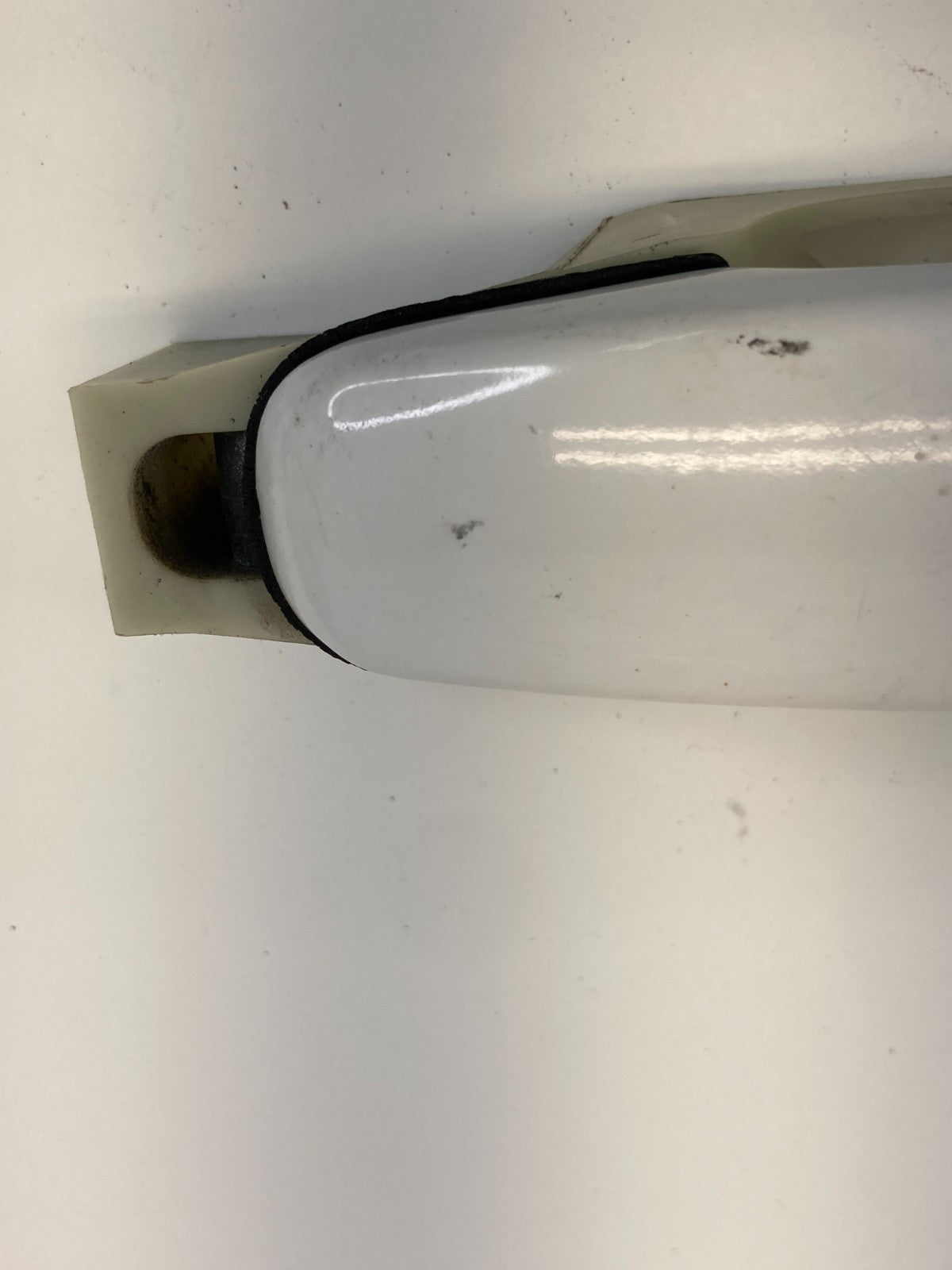 05-10 Pontiac G6 Front Left Side Exterior Door Handle Assembly 8554 White OEM