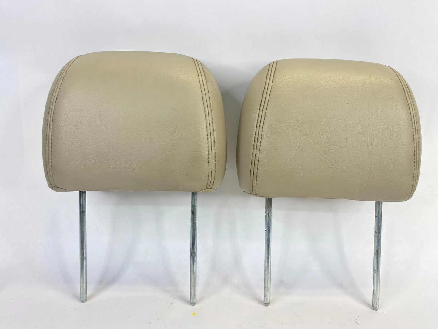 2003-2006 CHEVROLET TAHOE FRONT LEFT & RIGHT SEAT HEADREST HEAD REST PAIR SET