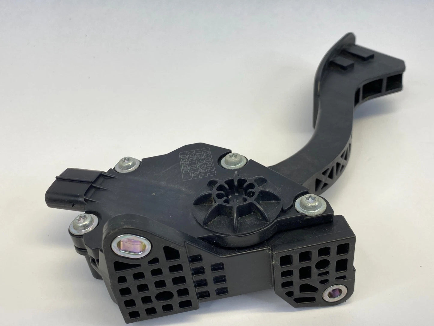 10-15 TOYOTA PRIUS GAS ACCELERATOR PEDAL THROTTLE PEDAL W/SENSOR 78110-12050 OEM