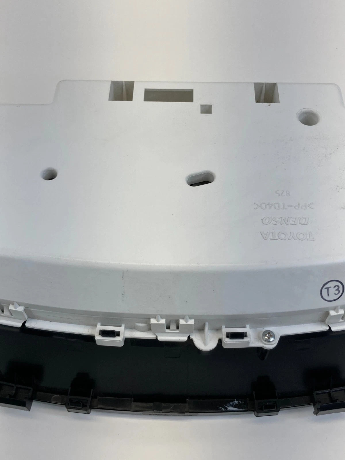 09 10 TOYOTA YARIS M/T HATCHBACK INSTRUMENT CLUSTER SPEEDOMETER GAUGES 13.974 M