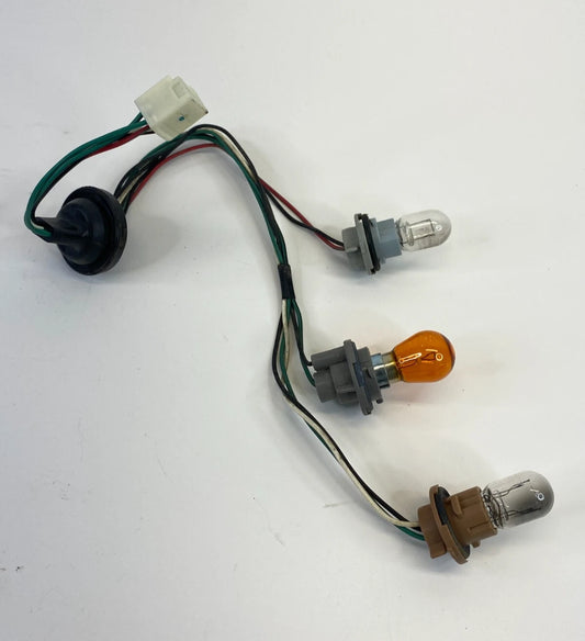 2000 2001 MAZDA MPV LX REAR TAIL LIGHT TAILLIGHT LAMP WIRE SOCKET HARNESS