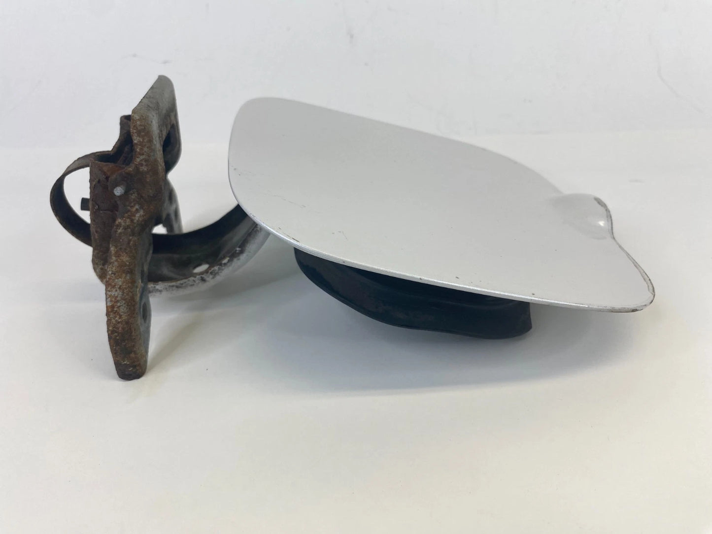 2009-2019 FORD FLEX FUEL TANK FILLER DOOR GAS LID ASSY 8A8374405A26AD OEM