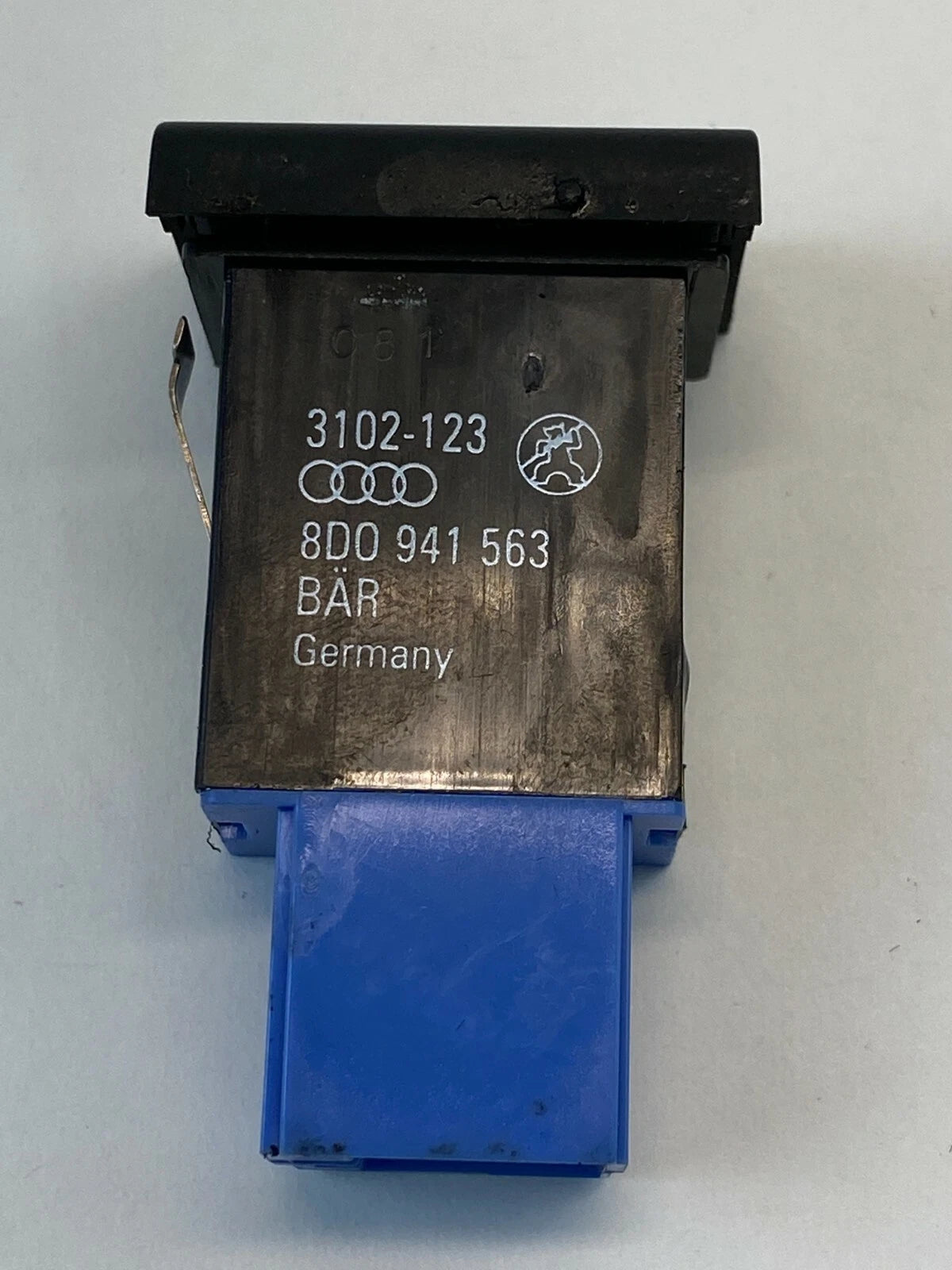 1996-2001 AUDI A4 REAR FOG LIGHT LAMP CONTROL SWITCH BUTTON 8D0-941-563 OEM