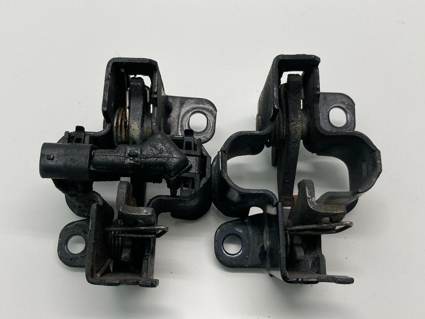 2003 MERCEDES BENZ E320 SEDAN HOOD LOCK LATCH SAFETY LEFT & RIGHT A2038800060