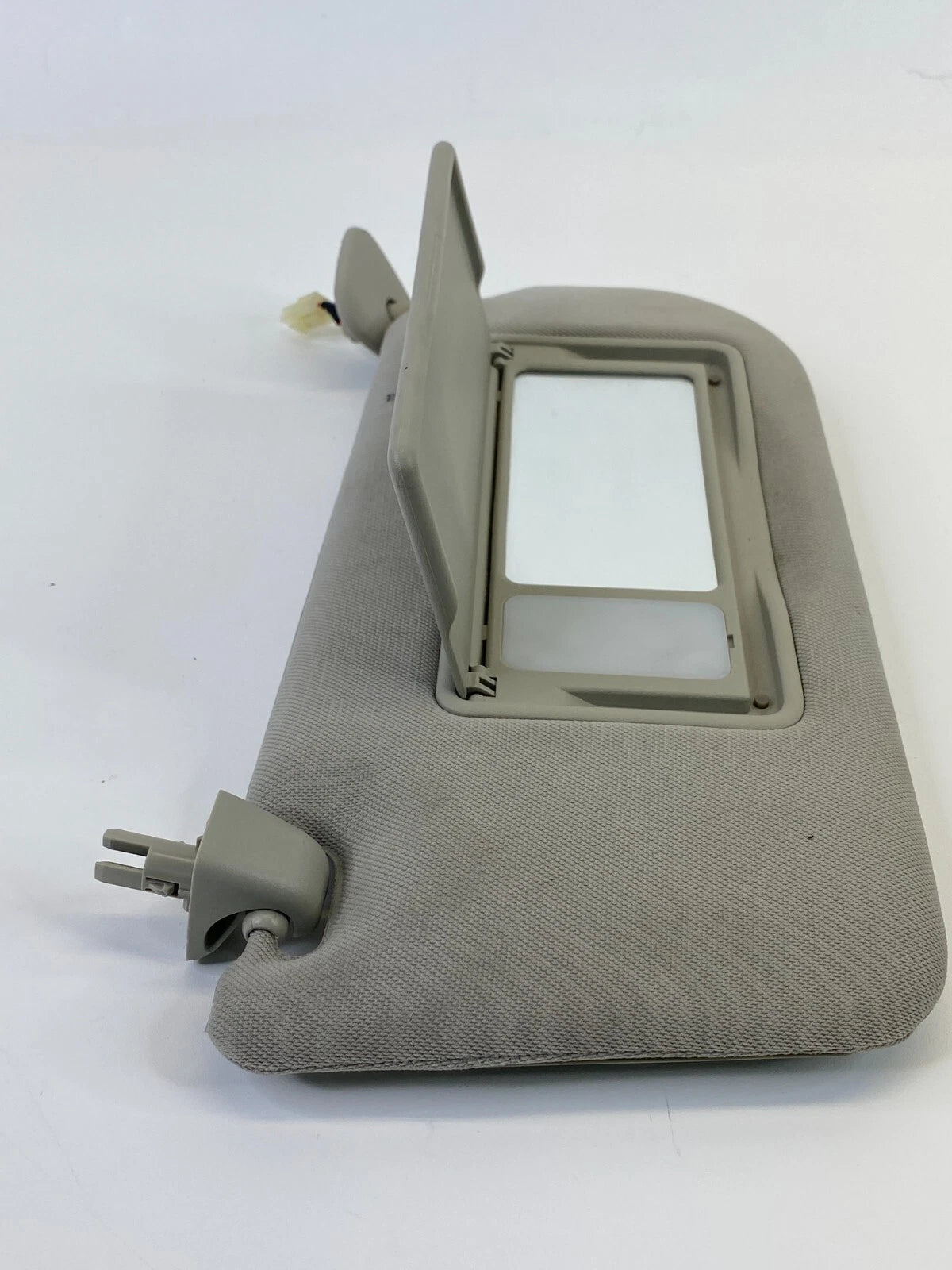 2007 2008 INFINITI G35 SEDAN RIGHT SUNVISOR PASSENGER SUN VISOR ILLUMINATED OEM