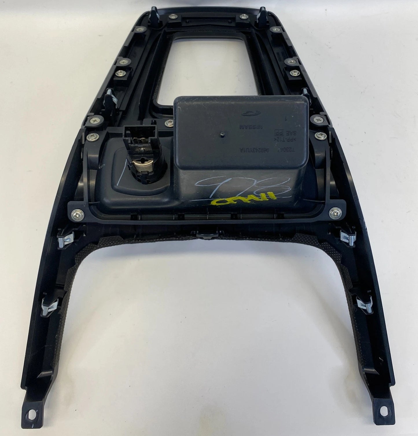 2015-2019 NISSAN SENTRA CENTER CONSOLE SHIFTER BEZEL TRIM FACTORY 969243YU1A OEM