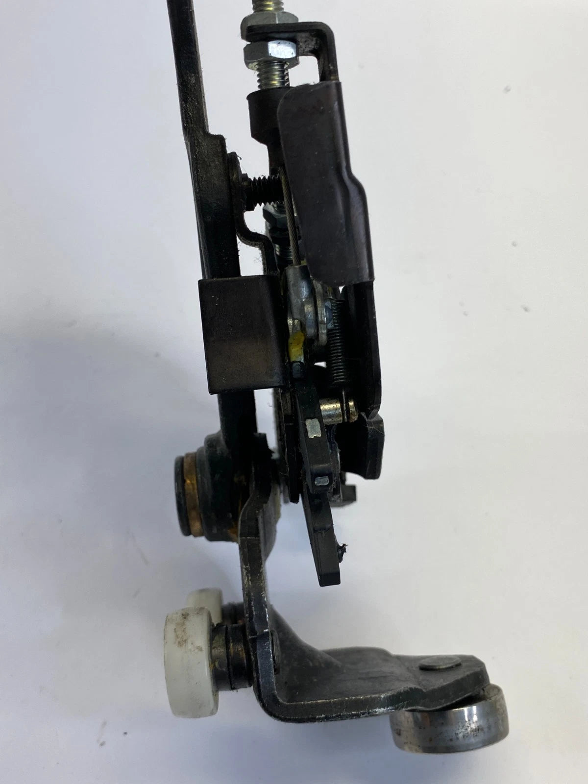 2005 06 07 08 09 2010 HONDA ODYSSEY REAR RIGHT SIDE SLIDING DOOR LOWER ROLLER