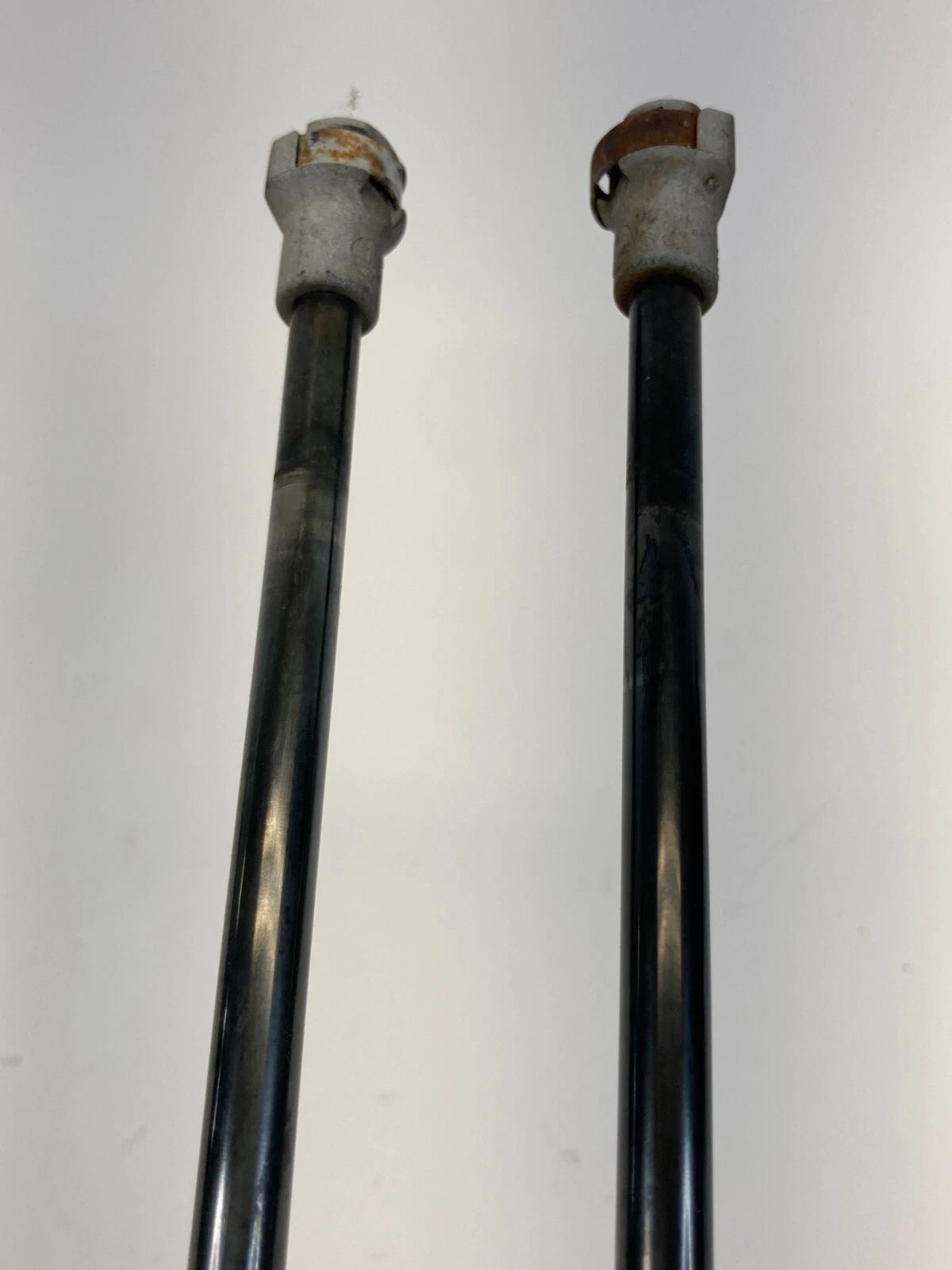 01-04 NISSAN XTERRA LIFTGATE LIFT SUPPORT SHOCK STRUT PAIR SET 90450-7Z405 OEM