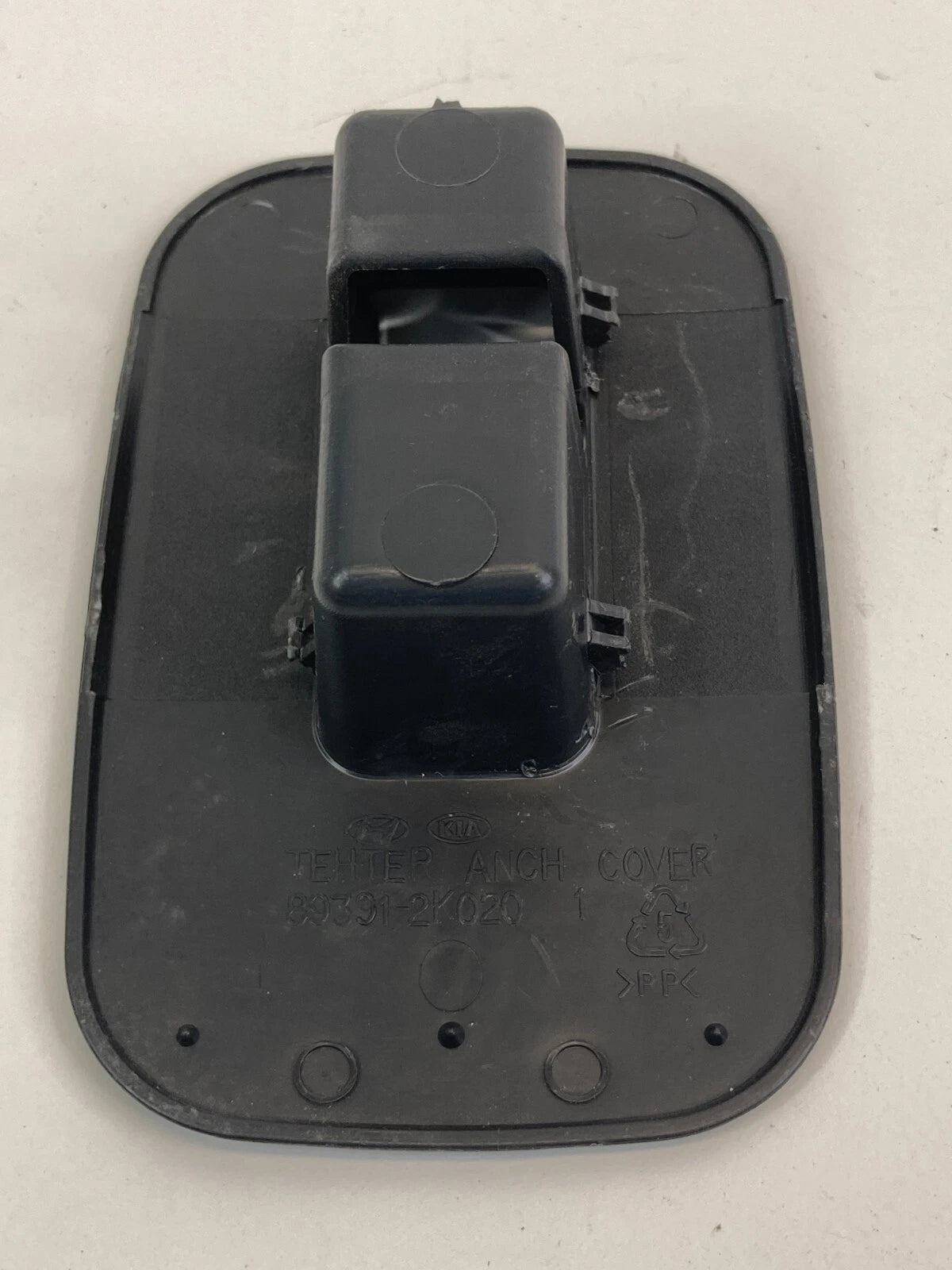 2010 2011 KIA SOUL REAR DECK CHILD SEAT ANCHOR CAP LID TRIM BEZEL 89391-2K020