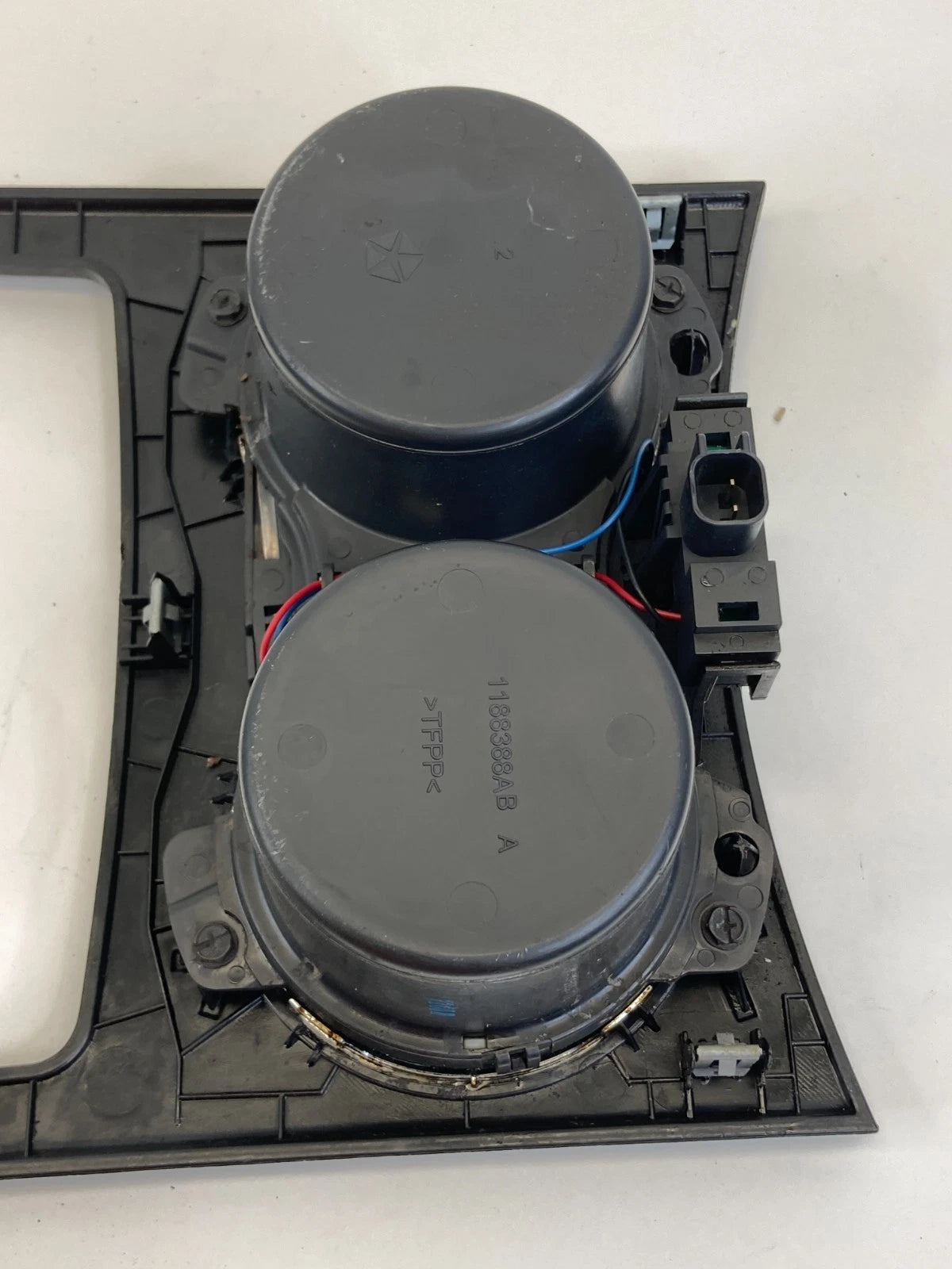 2008-2010 DODGE CHARGER CENTER CONSOLE CUP DUAL DRINK HOLDER 1GA112X9AE OEM