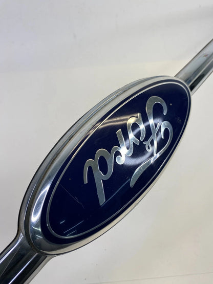 2013-2019 FORD TAURUS REAR TRUNK MOLDING W/ EMBLEM W/O CAMERA DG13-54425A22-A