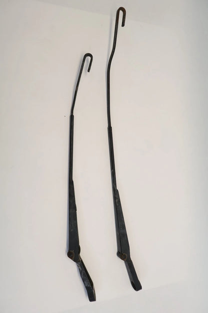 1998-2010 VOLKSWAGEN BEETLE FRONT LEFT & RIGHT WINDSHIELD WIPER ARM SET OEM