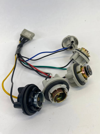 1999-2005 VW JETTA REAR TAIL LIGHT BULB SOCKET CONNECTOR WIRING HARNESS PLUG OEM