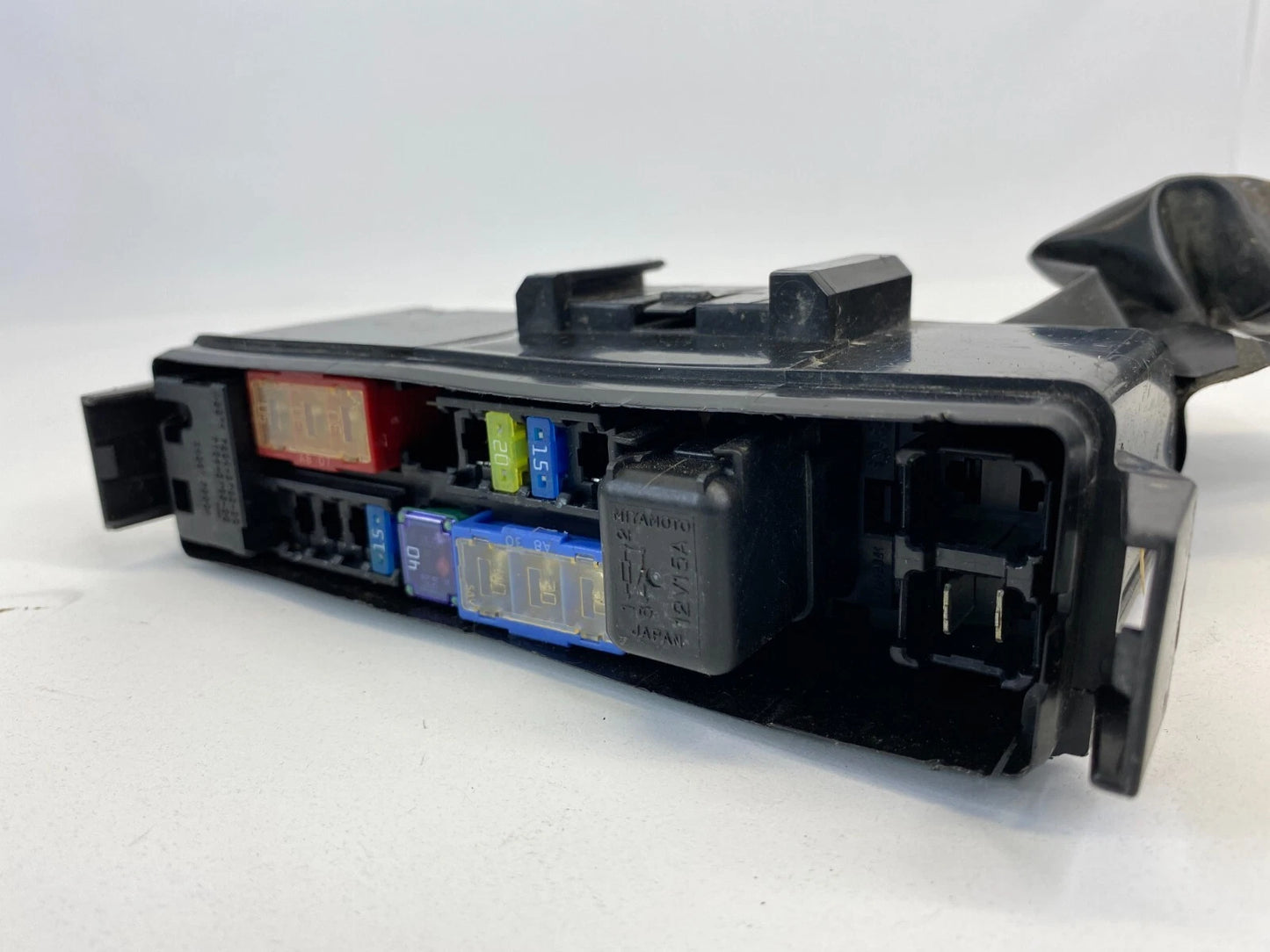2008-2013 INFINITI G37X SEDAN 3.7L ENGINE FUSE RELAY UNIT ASSEMBLY 7254-5763-30
