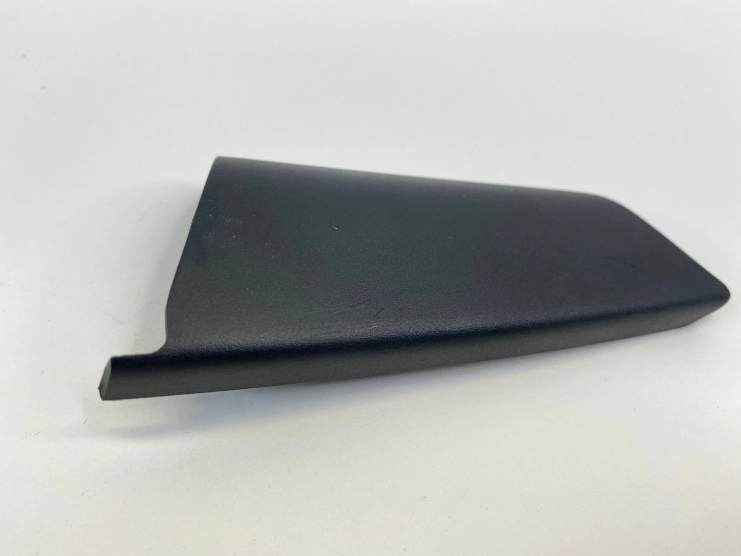 06-13 AUDI A3 FRONT RIGHT DOOR INTERIOR CORNER COVER TRIANGLE TRIM 8P4-857-506